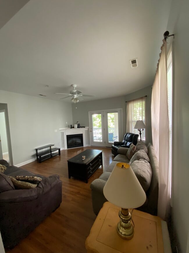 Living/Family room - 712 Indica Ct Unit Azalea Trace # 202