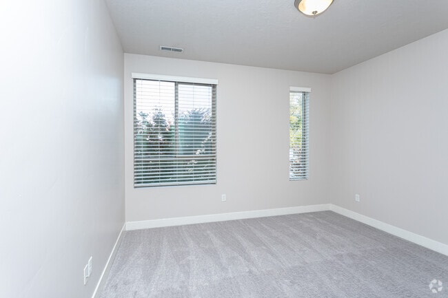 BR, 2BA - 1,105SF - Second Bedroom