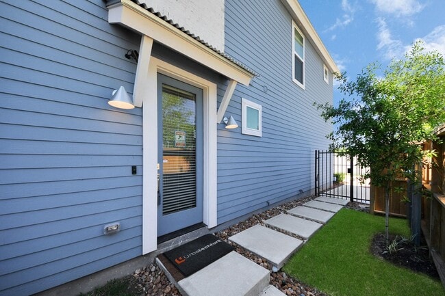 Photo - 1049 Glenn Ave