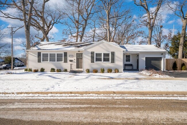 Building Photo - 1700 N Linden Ave