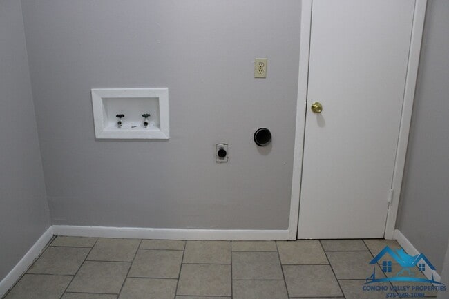 Photo - For Rent - 2 Bed/1 Bath Duplex by Base