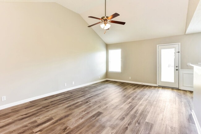 Photo - 1711 Bellamy Ln