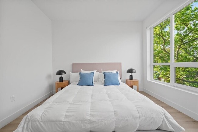 Photo - 17 Ave E Unit 506