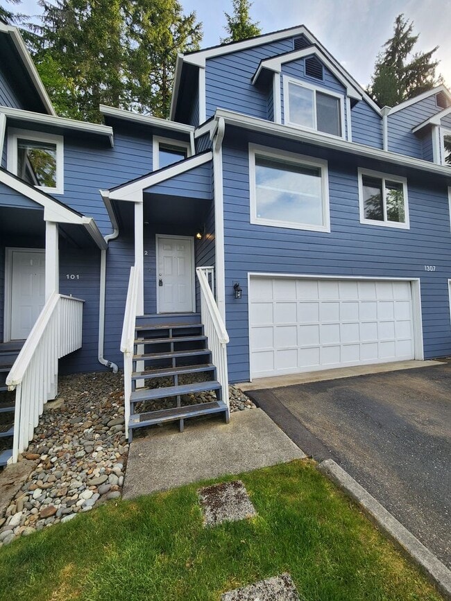 Building Photo - 3bed 2.5 bath Silverdale Rejuvinated Townhouse