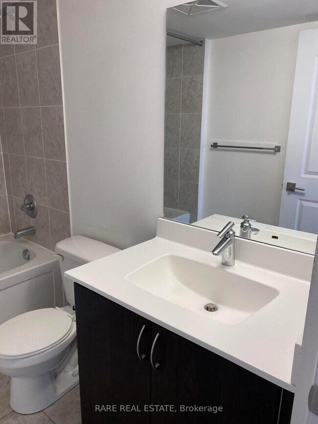 Photo - 1 De Boers Dr Unité 1403