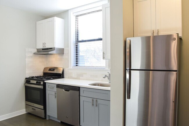 2623 W Berwyn Ave Unit 2