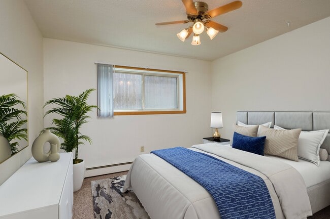 Fargo, ND Country Club Apartments | Bedroom