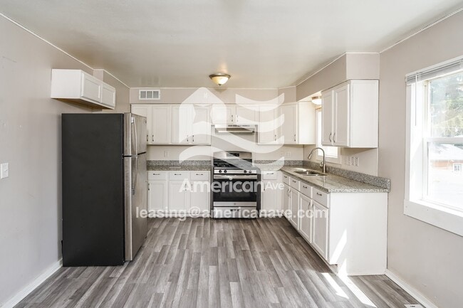Photo - 445 N 9th Ave