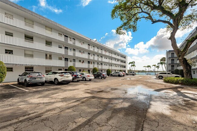 447 NE 195th St Unit 214