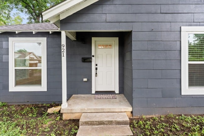 Photo - 921 N 10th St