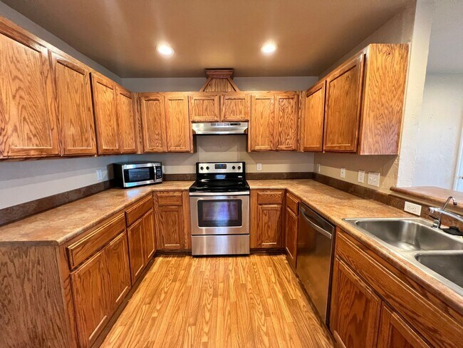 Photo - $500 OFF FIRST MONTHS RENT | Sweet Home in Hope Crossing!