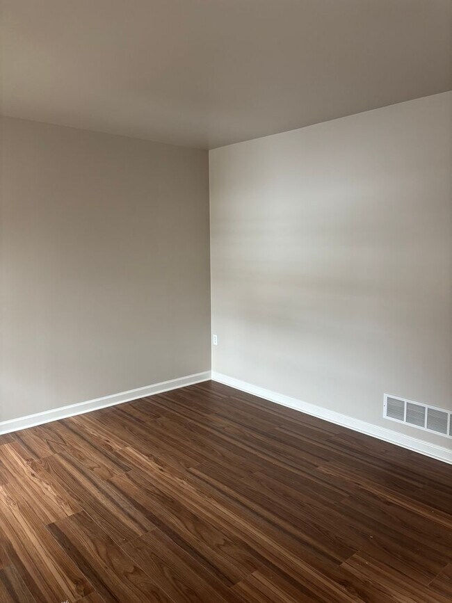 Photo - Amazing 3 bedroom 2.5 bath townhouse