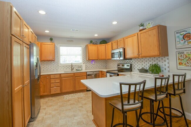 Photo - 225 Adams Cir