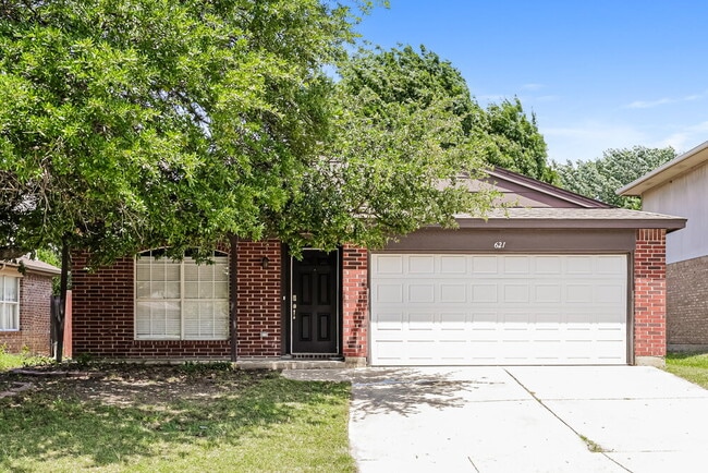 Building Photo - 621 Hollyberry Dr