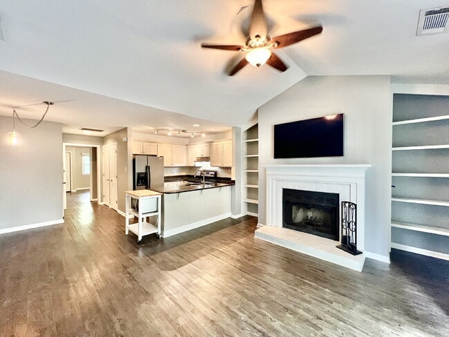 Building Photo - Amazing location and low cost living!