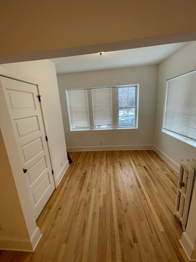 2118 Dupont Avenue S