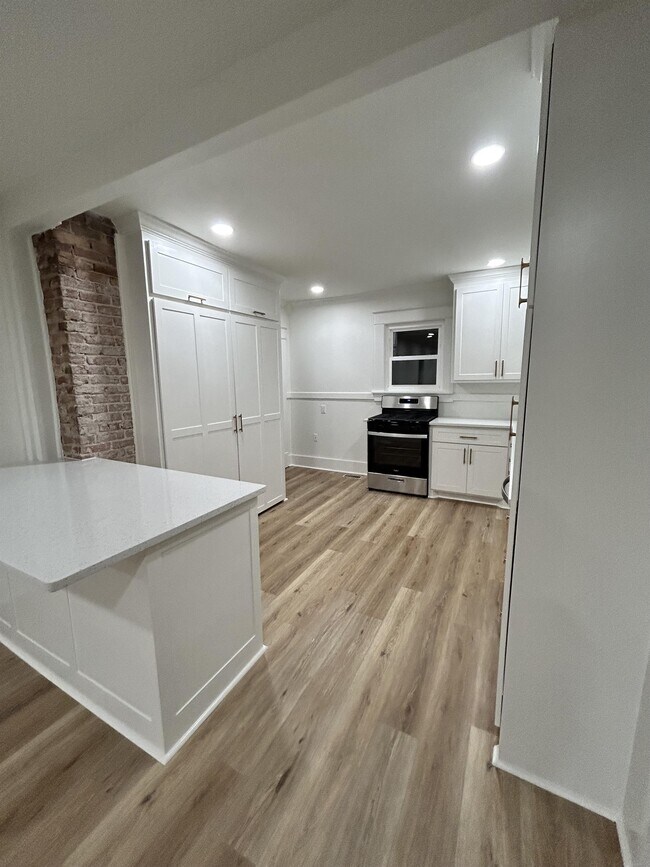 Photo - 3104 W Markham St