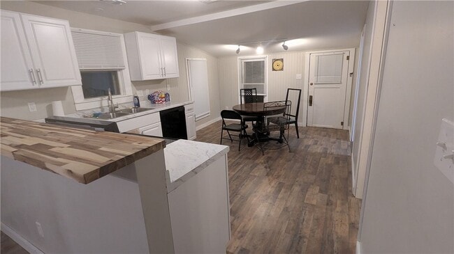 Photo - 321 White Rd