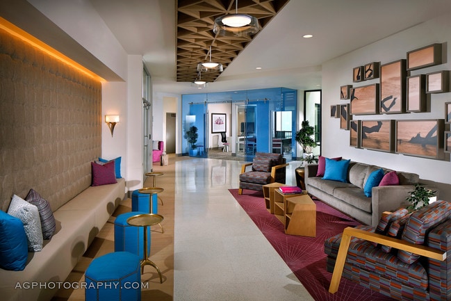 Leasing Lounge