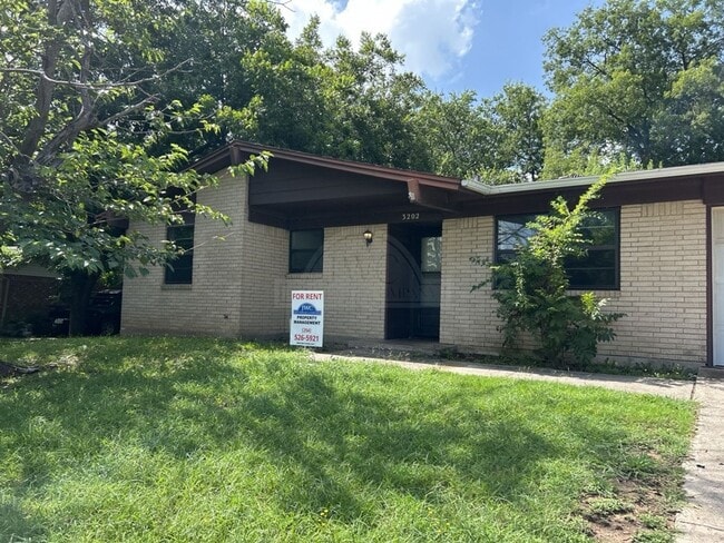 Building Photo - 3202 Brookbend Dr Rental
