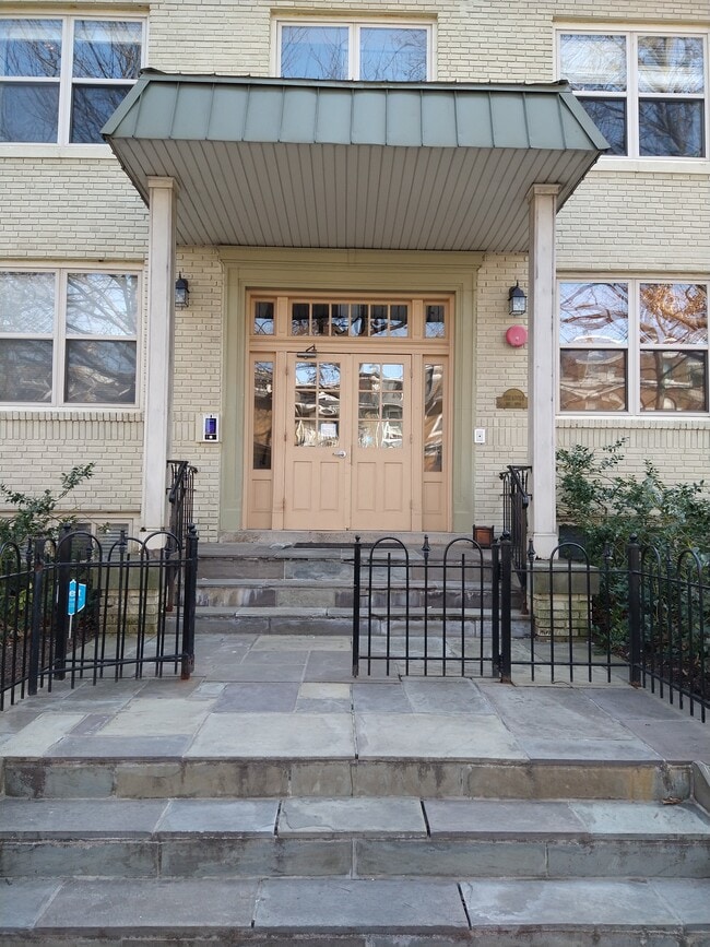 Photo - 1300 Taylor St NW Unidad 3