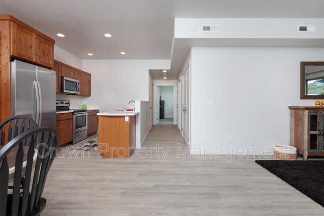 Photo - 206 Sawyer Ln