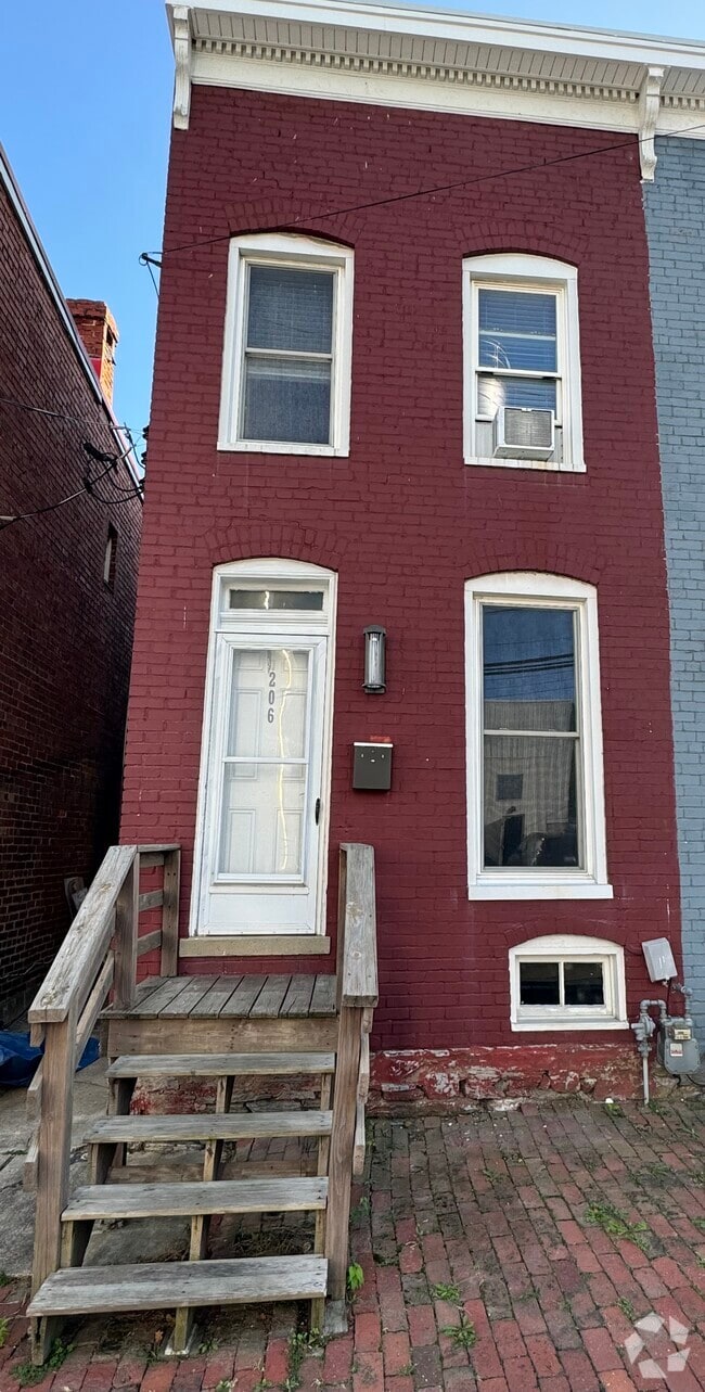 Building Photo - 206 E 7th St Rental