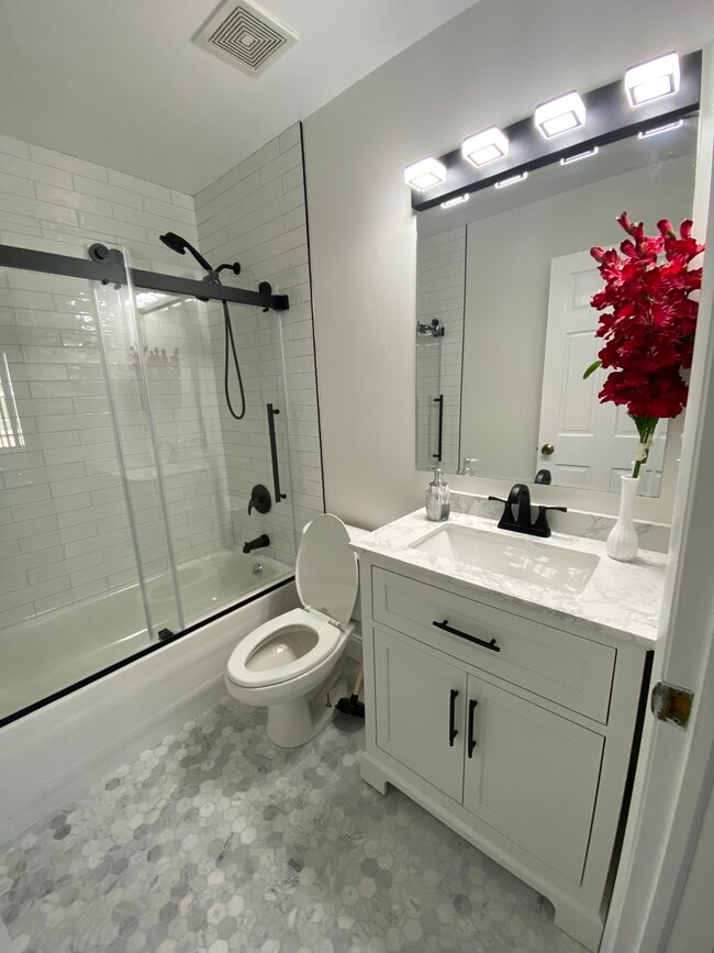 Building Photo - 914 Van Buren Ct Unit Modern Luxury