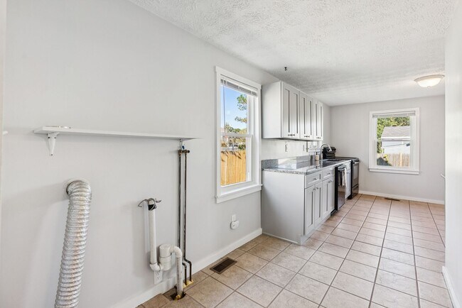 Photo - 140-142 Sawyer St Unit 140 Sawyer Street