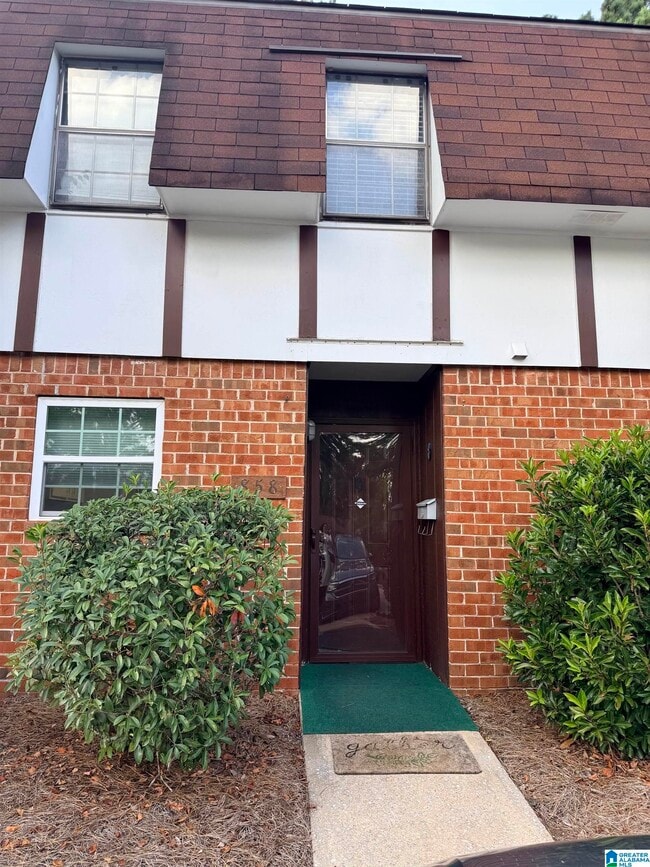 858858 Beacon Pkwy E