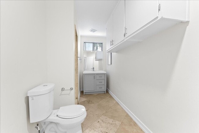 Photo - 11661 Erwin St Unidad 07