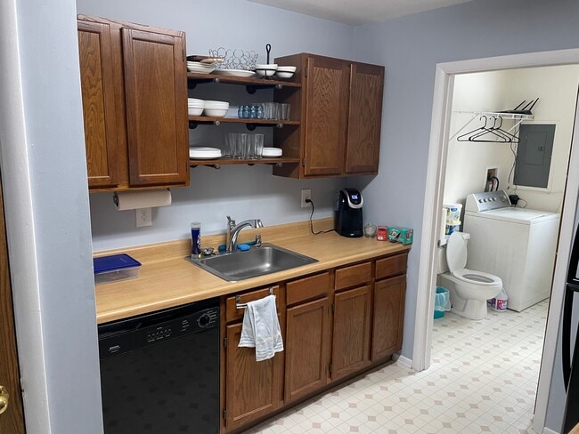 Kitchen - 19 Hanover Dr Unit 19