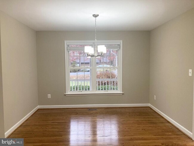 Photo - 3002 Lakeview Pkwy