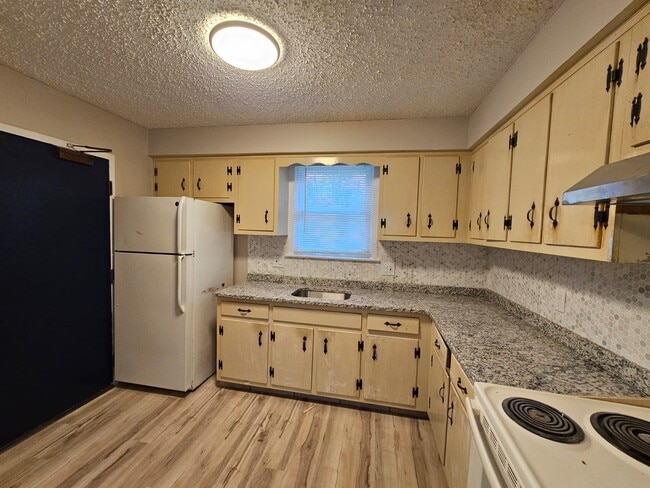 Photo - Evergreen Court