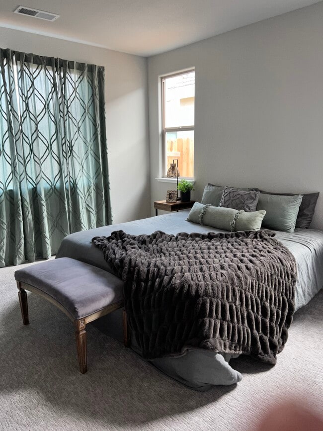 Photo - 3056 Checkerspot St