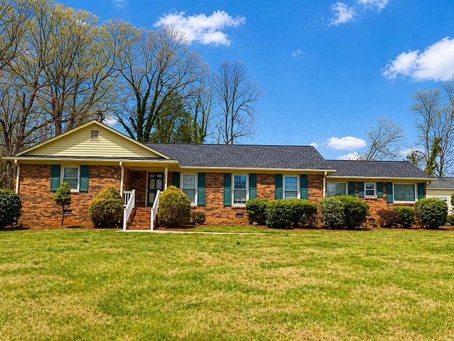 Building Photo - Three bedroom, 2 bath house in Mebane