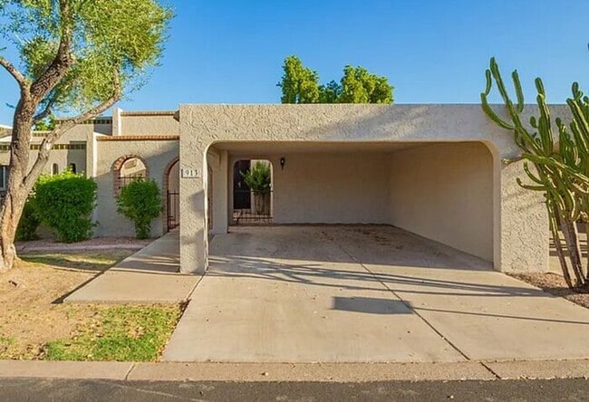 Building Photo - 913 E Beryl Ave Rental