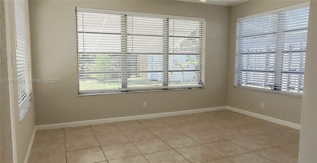 Photo - 1900 N 32nd Ct