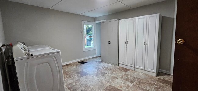 Photo - 104 Bridge St