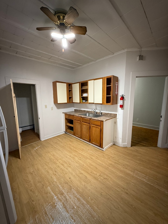 Building Photo - 13 Church St Unit 2