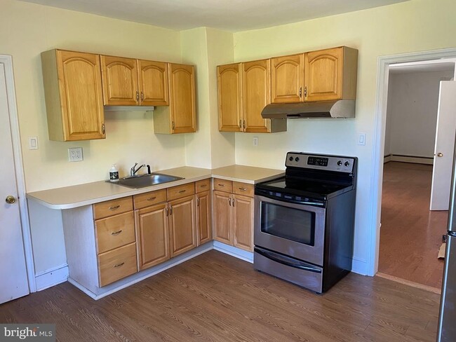 Photo - 1410 Longford Rd