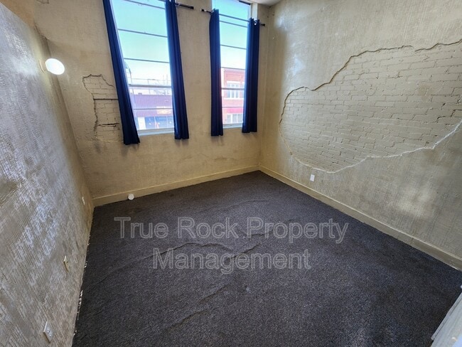 Photo - 208 E Main St