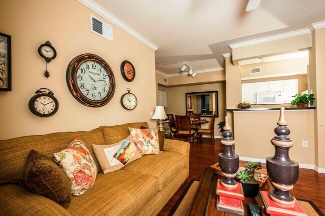 Photo - Experience the Difference of High-End Living! Unidad BDW