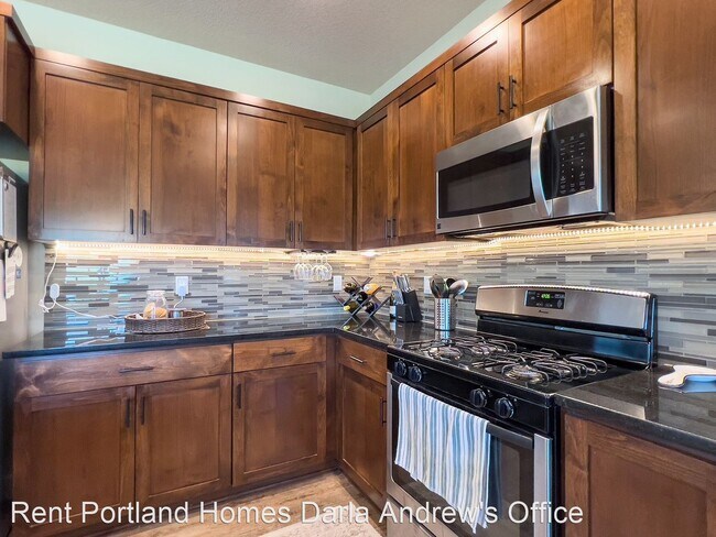 Photo - 4 br, 2.5 bath House - 20449 SW Gracie Street