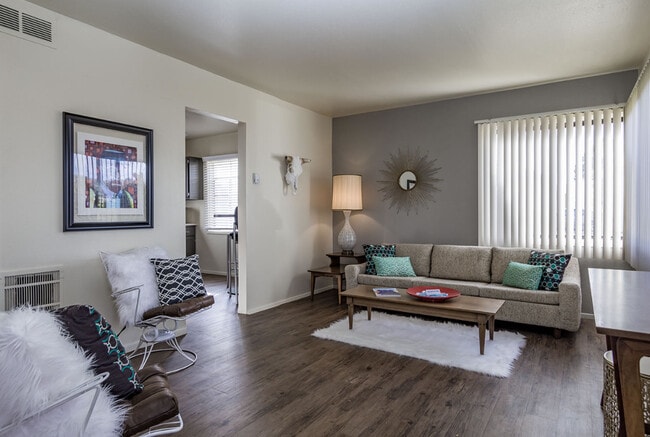 Photo - Nob Hill Apartments