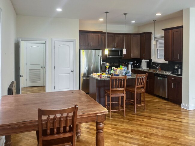 Photo - 2334 N Greenview Ave Apartments Unit 1