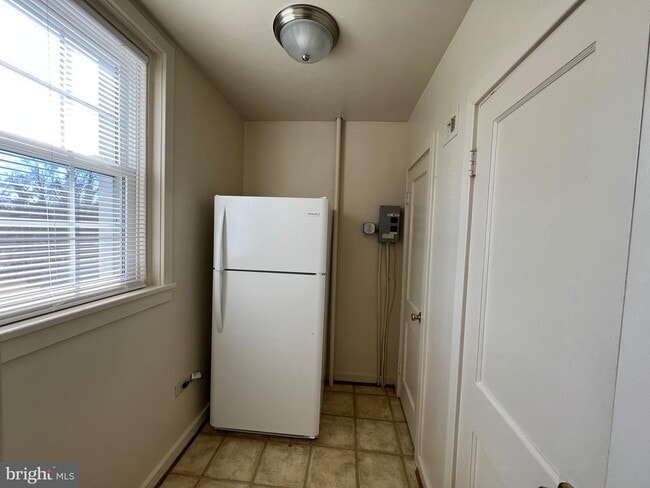 Photo - 212 Morton St