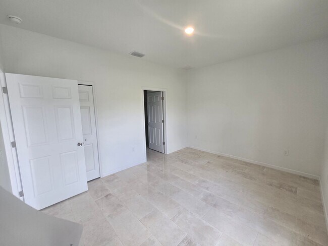 53 Joan Ave S