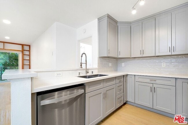 Photo - 9005 Cynthia St Unit 216