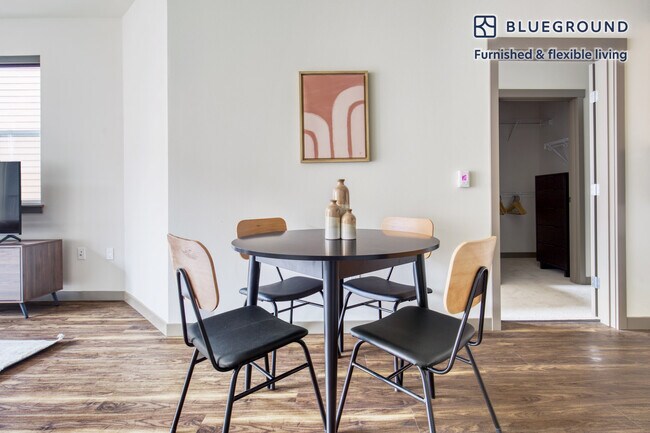 Photo - 2428 NW Market St Unidad FL5-ID270